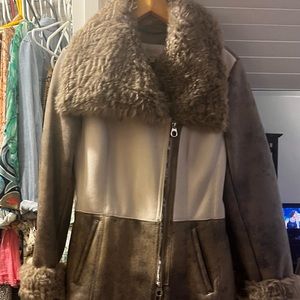Gorgeous Laundry faux sherpa asymmetric zip coat. Taupe/cream. Size Small.